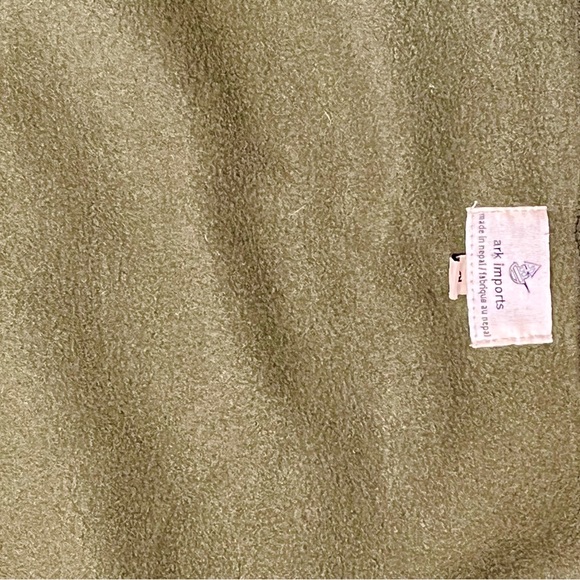 Beautiful Green sweater from Nepal for Yoga and Boho lifestyle, new w/out tags - Picture 8 of 8